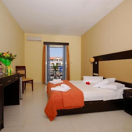 Hotel Denny'S Inn Alimos Habitación foto